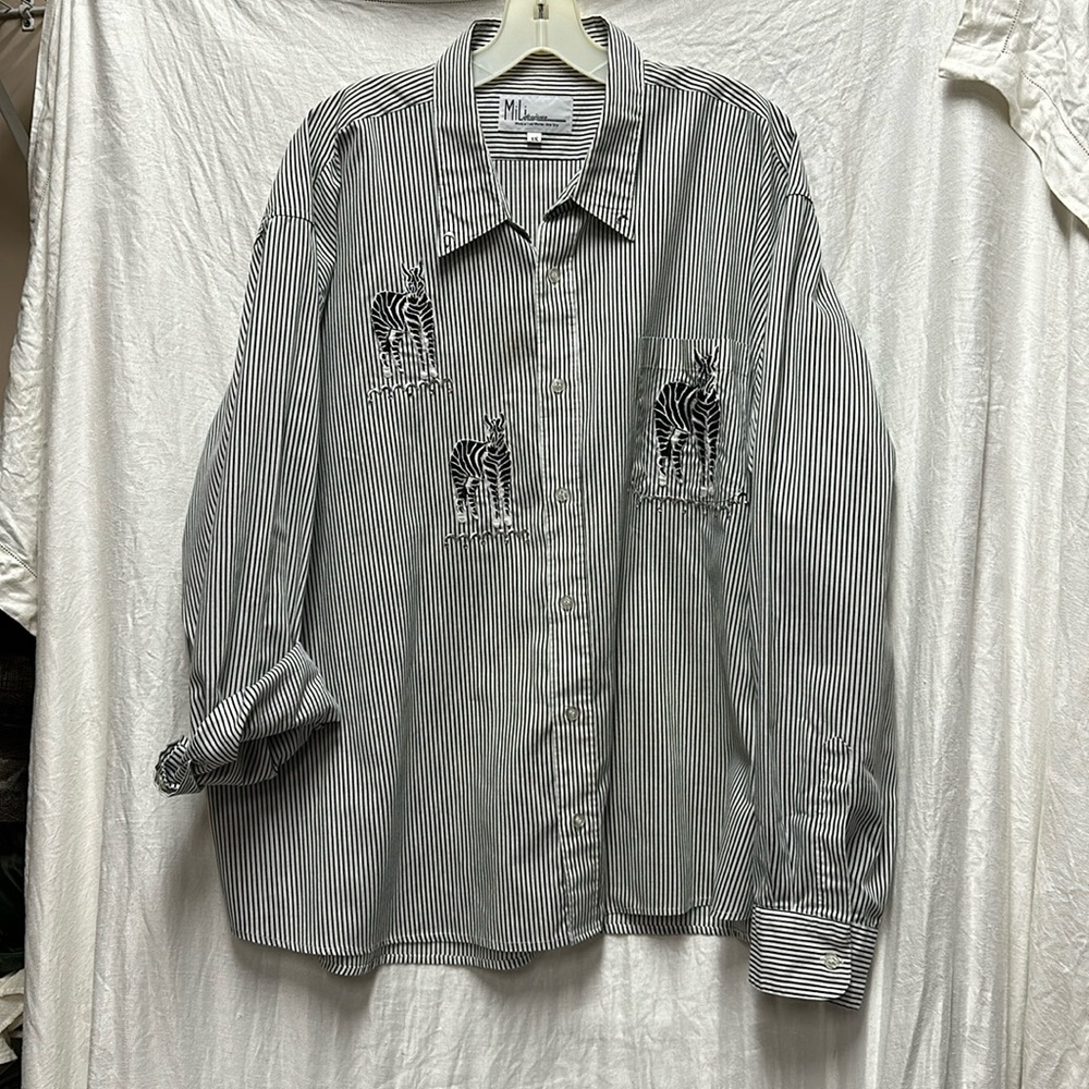 Beautiful Black and White ButtonDown Shirt